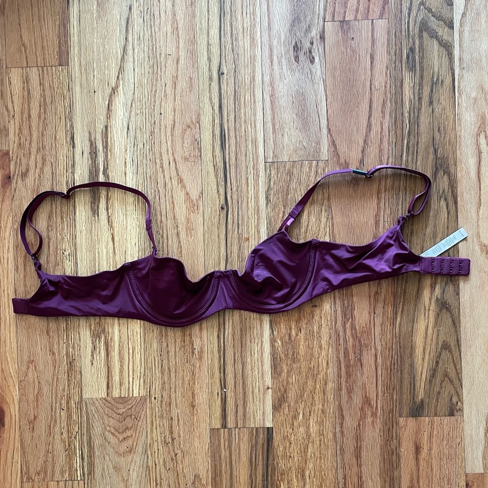 NWOT Victoria’s Secret Push Up Without Padding Bra 32B